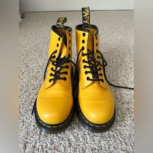 Doc martens - gold/yellow color- women’s size 9. Slightly worn